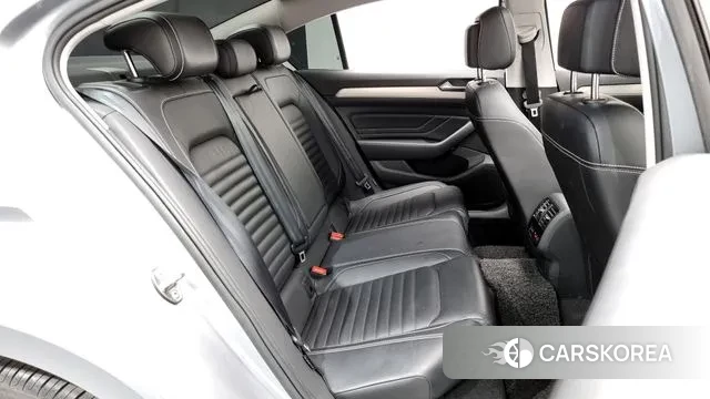 Volkswagen Passat GT (B8) 2021 Серебряный из Кореи, фото 3