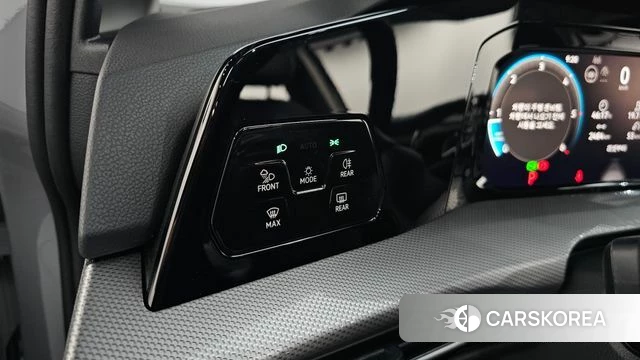 Volkswagen Golf 8th Generation 2025 Серебристо-серый из Кореи, фото 3