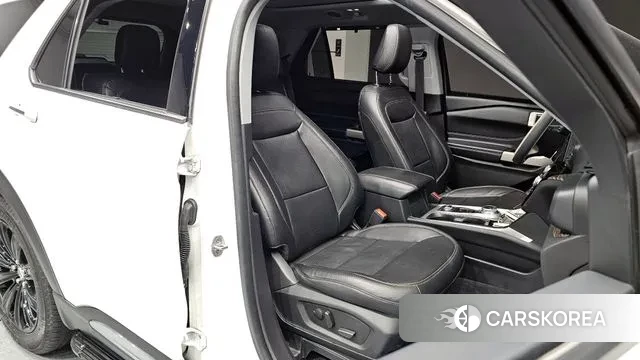 Ford Explorer 6th Generation 2022 Белый из Кореи, фото 3