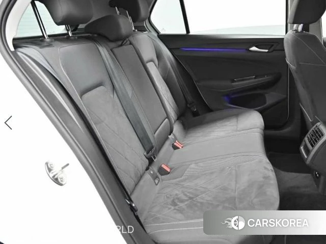 Volkswagen Golf 8th Generation 2022 Белый из Кореи, фото 3