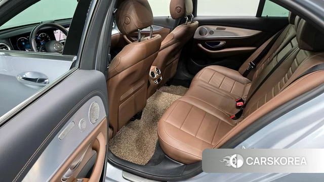 Mercedes-Benz E-Class W213 2021 Серебристо-серый из Кореи, фото 3