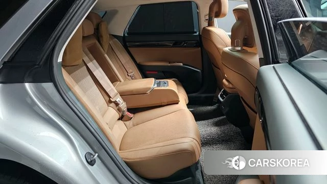 Hyundai Grandeur Hybrid (GN7) 2023 Серебристо-серый из Кореи, фото 3