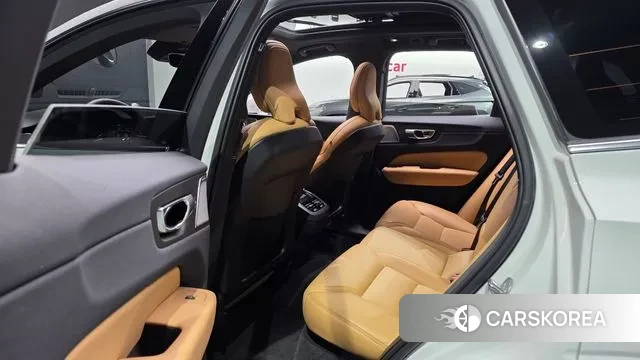 Volvo XC60 second Generation 2024 Белый из Кореи, фото 3