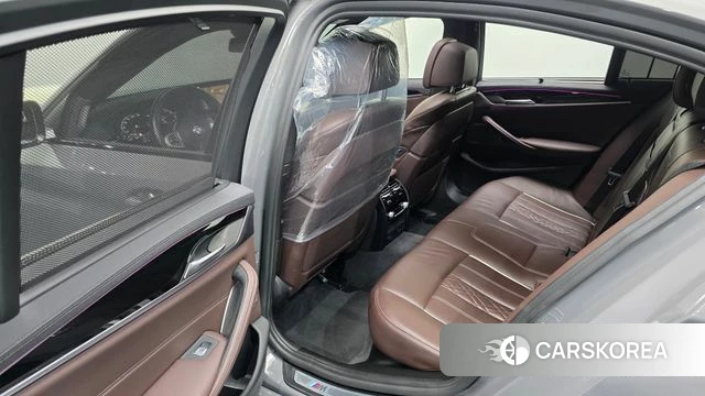 BMW 5 Series (G30) 2022 Серебристо-серый из Кореи, фото 3