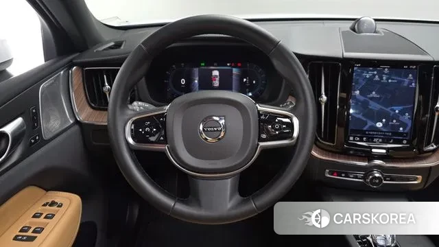 Volvo XC60 second Generation 2023 Белый из Кореи, фото 3