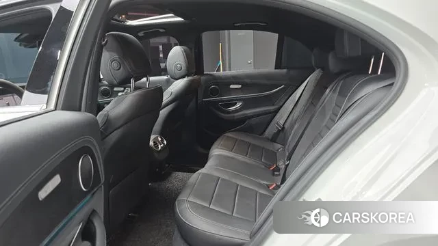 Mercedes-Benz E-Class W213 2023 Белый из Кореи, фото 3