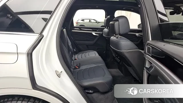 Volkswagen Touareg 3rd generation 2024 Белый из Кореи, фото 3