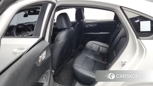 Kia The New K3 2nd generation 2022 Белый из Кореи, фото 3