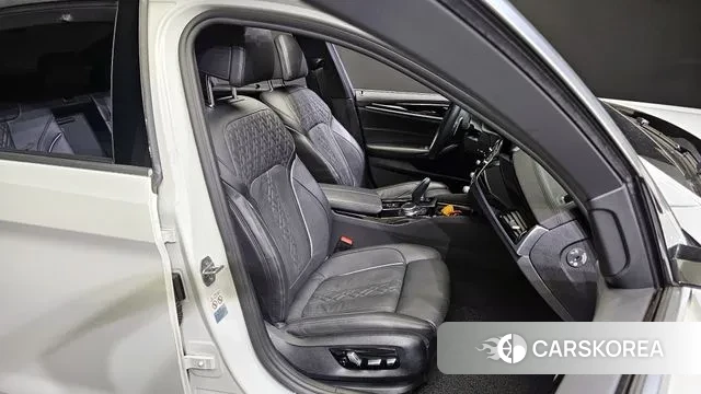 BMW 5 Series (G30) 2019 Белый из Кореи, фото 3