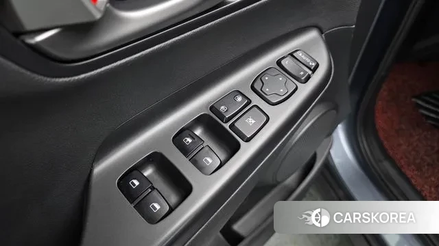 Hyundai Kona 2018 Светло-серебряный цвет из Кореи, фото 3