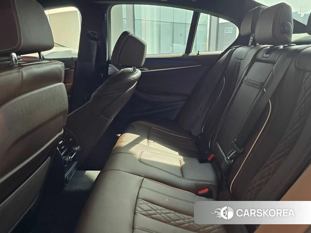 BMW 5 Series (G30) 2021 Серебристо-серый из Кореи, фото 3