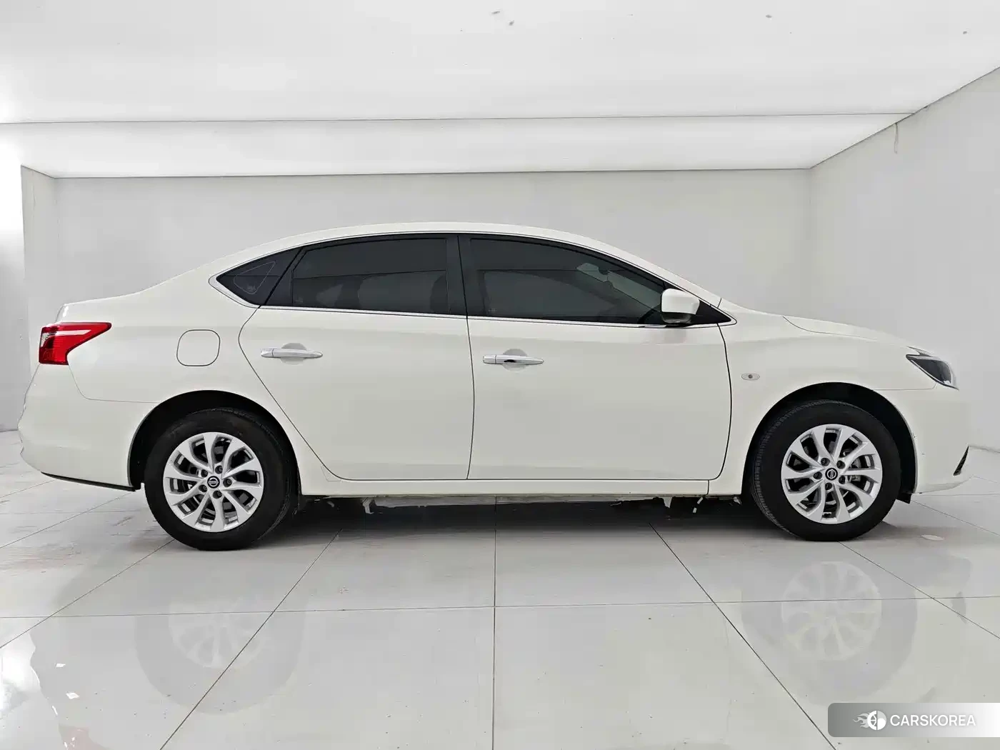 Nissan Sylphy 2023 Белый из Китая, фото 4