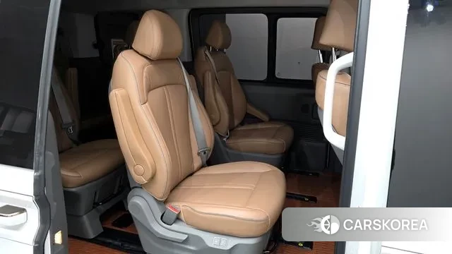 Hyundai Staria 2023 Белый из Кореи, фото 3