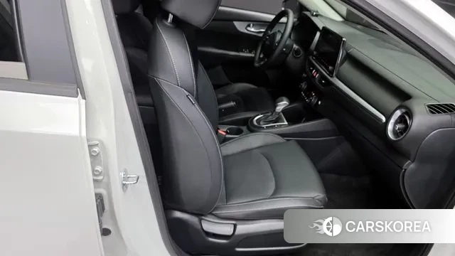 Kia The New K3 2nd generation 2024 Белый из Кореи, фото 3