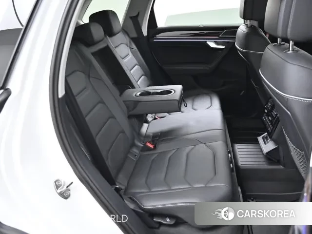 Volkswagen Touareg 3rd generation 2025 Белый из Кореи, фото 3