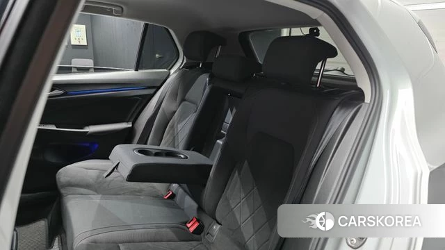 Volkswagen Golf 8th Generation 2022 Белый из Кореи, фото 3