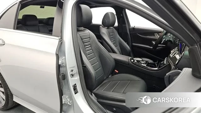 Mercedes-Benz E-Class W213 2020 Серебристо-серый из Кореи, фото 3