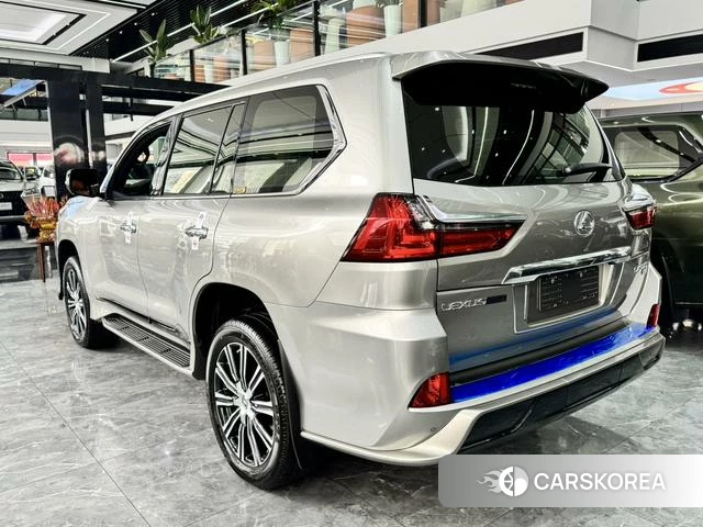 Lexus LX 2024 Серебристо-серый из Китая, фото 3