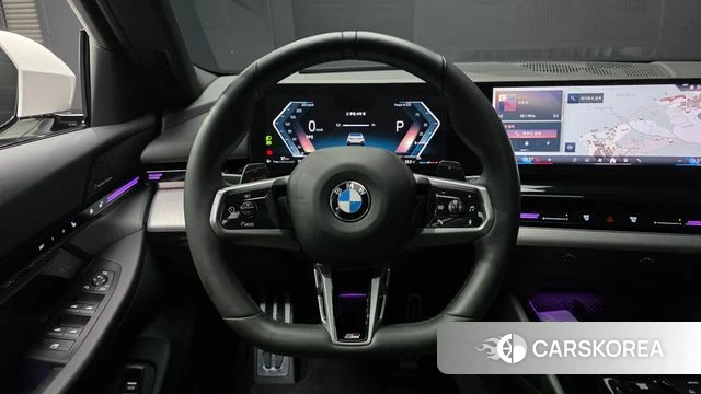 BMW 5 Series (G60) 2024 Белый из Кореи, фото 3