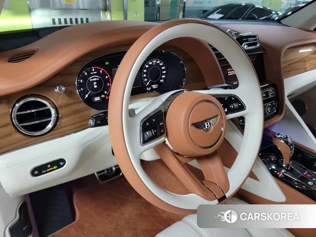 Bentley Bentayga 2026 Жемчужный цвет из Кореи, фото 3