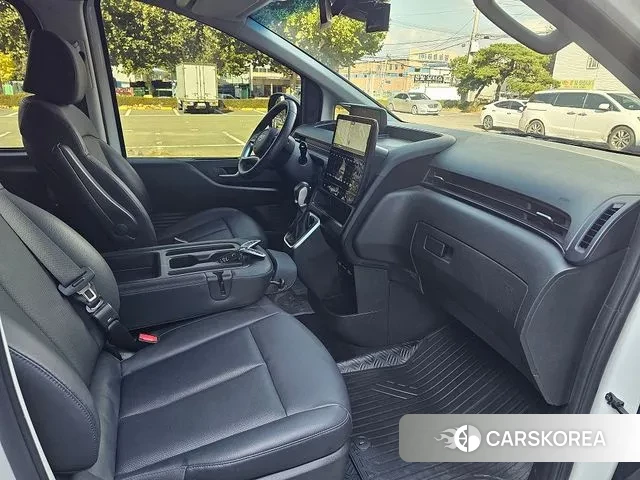 Hyundai Staria 2023 Белый из Кореи, фото 3