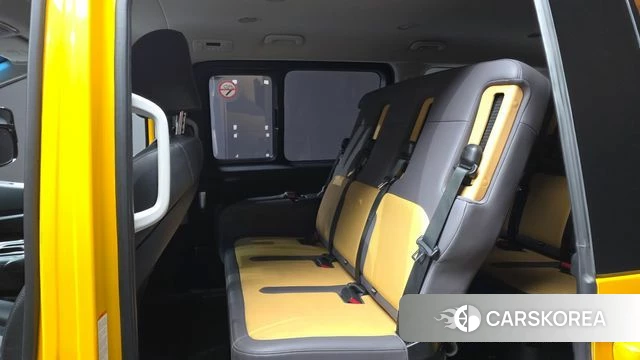 Hyundai Staria 2023 Желтый из Кореи, фото 3