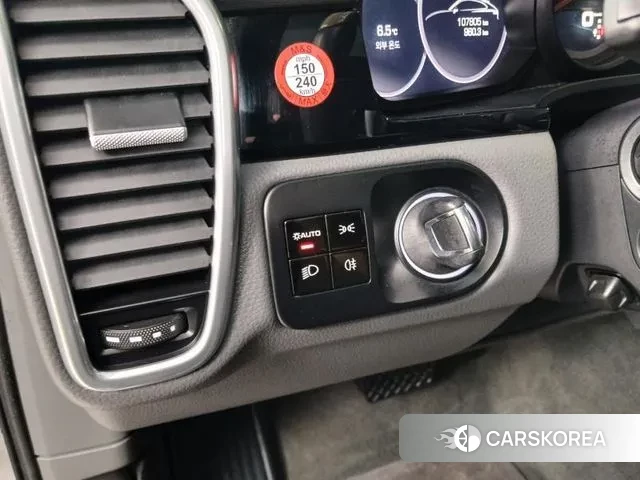 Porsche Cayenne (PO536) 2020 Светло-серебряный цвет из Кореи, фото 3