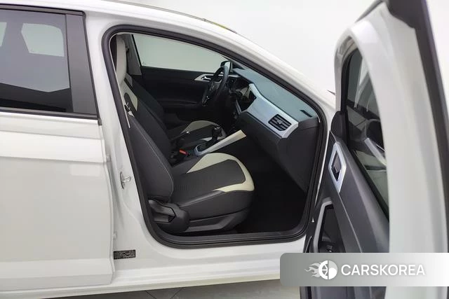Volkswagen Polo 2022 Белый из Китая, фото 3