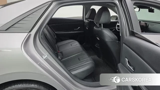 Hyundai Avante Hybrid (CN7) 2021 Серебристо-серый из Кореи, фото 3