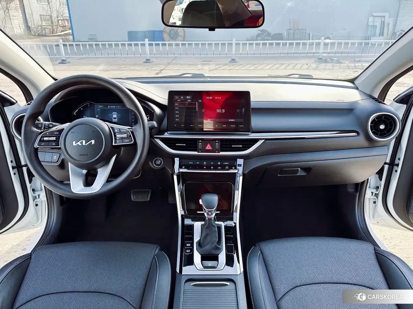 Kia K3 2022 Белый из Китая, фото 3