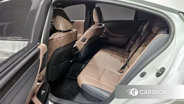 Lexus ES300h 7th generation 2024 Белый из Кореи, фото 3