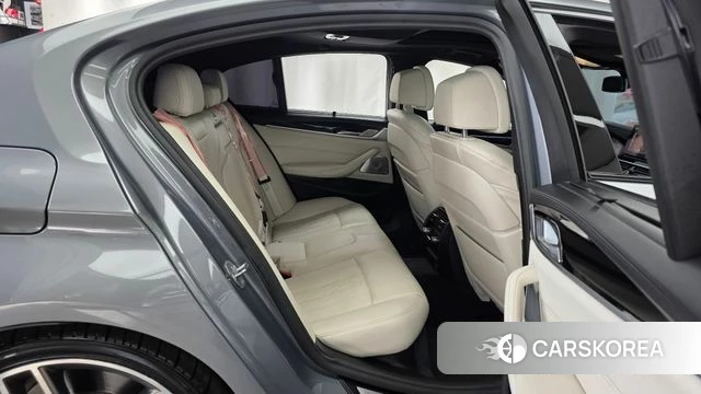 BMW 5 Series (G30) 2022 Серебристо-серый из Кореи, фото 3