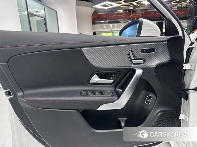Mercedes-Benz Class A 2025 Белый из Китая, фото 3
