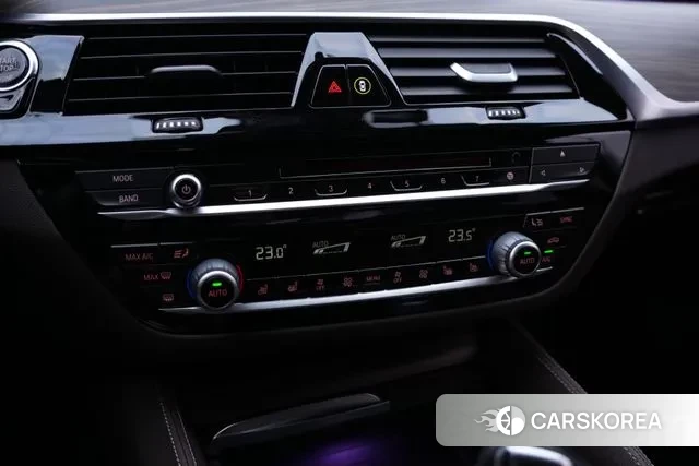 BMW 5 Series (G30) 2018 Серебряный из Кореи, фото 3