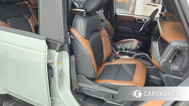 Ford Bronco 6th Generation 2024 Серебристо-серый из Кореи, фото 3