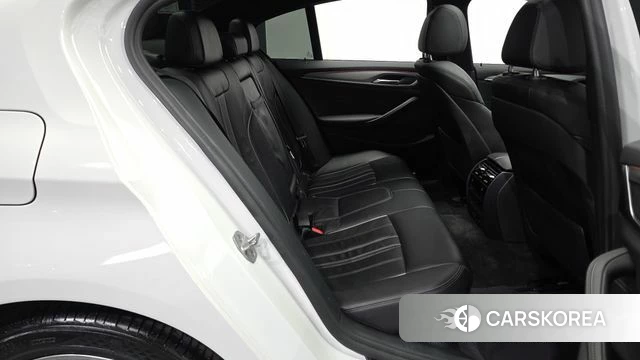 BMW 5 Series (G30) 2018 Белый из Кореи, фото 3