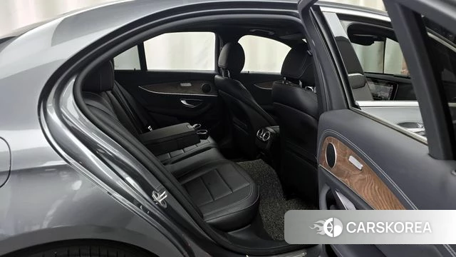 Mercedes-Benz E-Class W213 2023 Серый из Кореи, фото 3