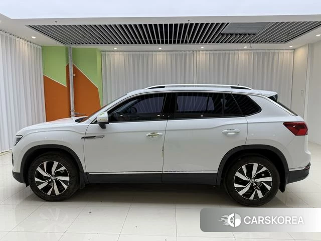 Volkswagen Tanyue 2022 Белый из Китая, фото 3