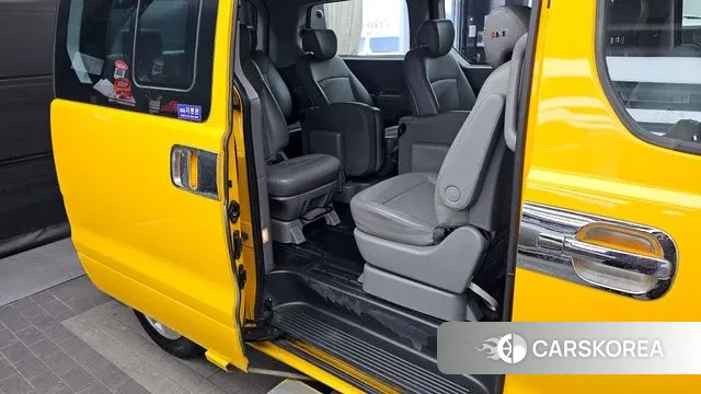 Hyundai The New Grand Starex 2018 Желтый из Кореи, фото 3