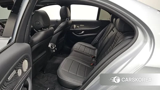 Mercedes-Benz E-Class W213 2022 Серебристо-серый из Кореи, фото 3