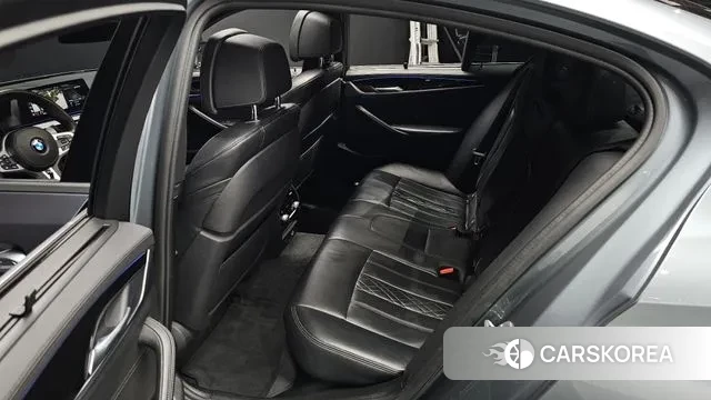 BMW 5 Series (G30) 2018 Цвет галактики из Кореи, фото 3