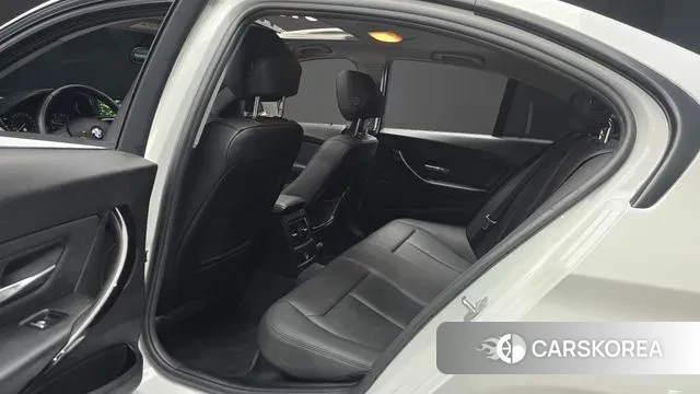 BMW 3 Series (F30) 2018 Белый из Кореи, фото 3