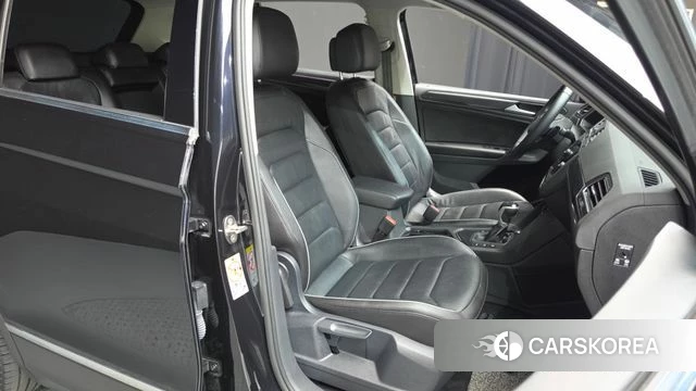 Volkswagen Tiguan second Generation 2021 Черный из Кореи, фото 3