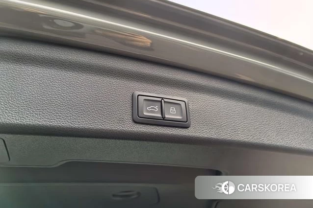 Audi Q3 2023 Темно-серый из Китая, фото 3