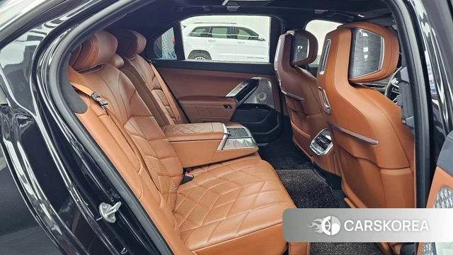 BMW 7 Series (G70) 2023 Черный из Кореи, фото 3