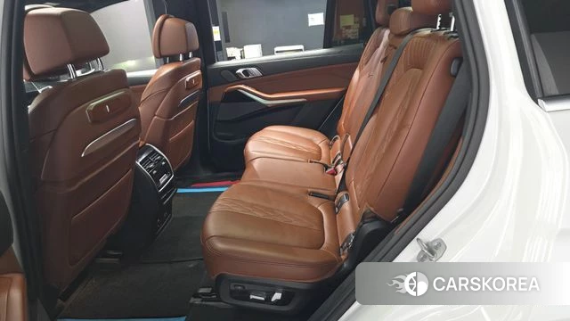 BMW X7 (G07) 2023 Белый из Кореи, фото 3