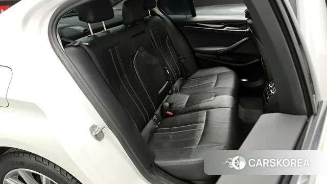 BMW 5 Series (G30) 2018 Белый из Кореи, фото 3