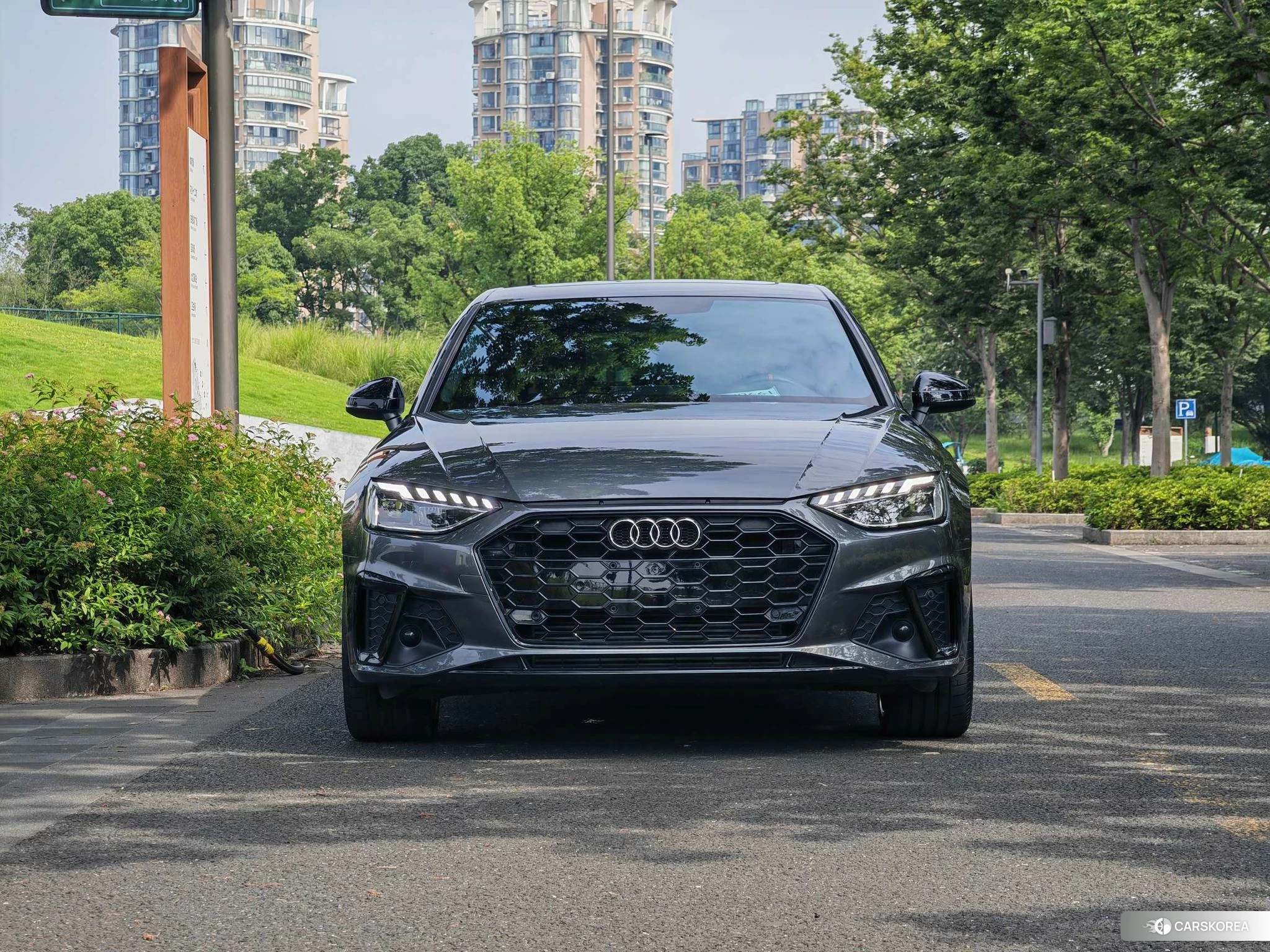 Audi A4L 2025 Темно-серый из Китая, фото 3
