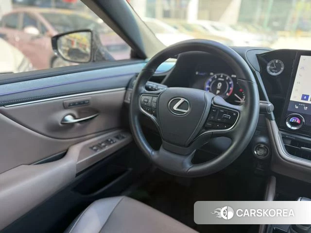 Lexus ES 2025 Серебристо-серый из Китая, фото 3
