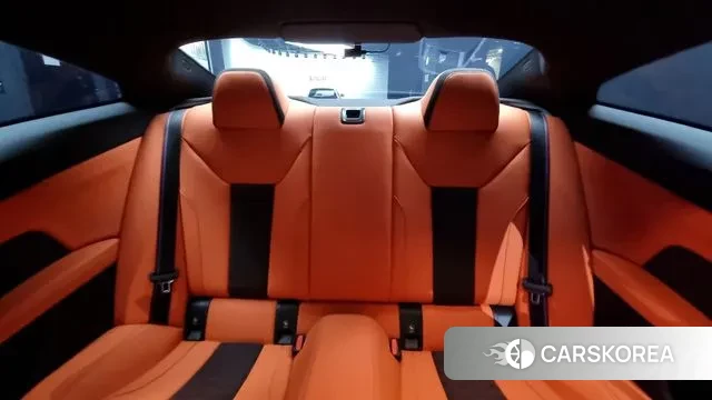 BMW M4 (G82) 2021 Светло-серебряный цвет из Кореи, фото 3